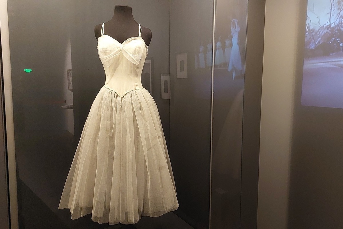 Замурованные пуанты и костюм Галины Улановой представили в Москве