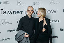Собчак пришла на премьеру спектакля Богомолова с мамой