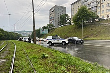 В Приморье водитель иномарки врезался в полицейский УАЗ и скрылся с места ДТП