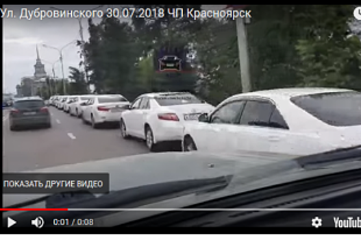 В сети появилось видео, как красноярские чиновники паркуются на улице
