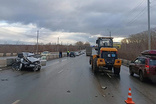 Пять машин столкнулись на Копейском шоссе в Челябинске, погибла женщина