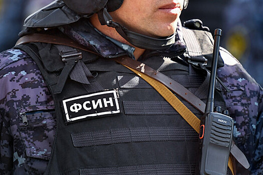 Стрельба по сотруднику ФСИН в подъезде в Москве попала на видео