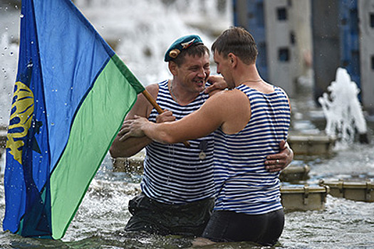 Парк Горького разрешит десантникам купаться в фонтанах в День ВДВ
