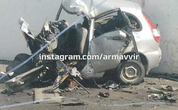 В Армавире водитель Lada Kalina врезался в эстакаду и погиб