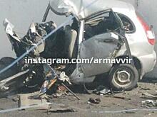 В Армавире водитель Lada Kalina врезался в эстакаду и погиб