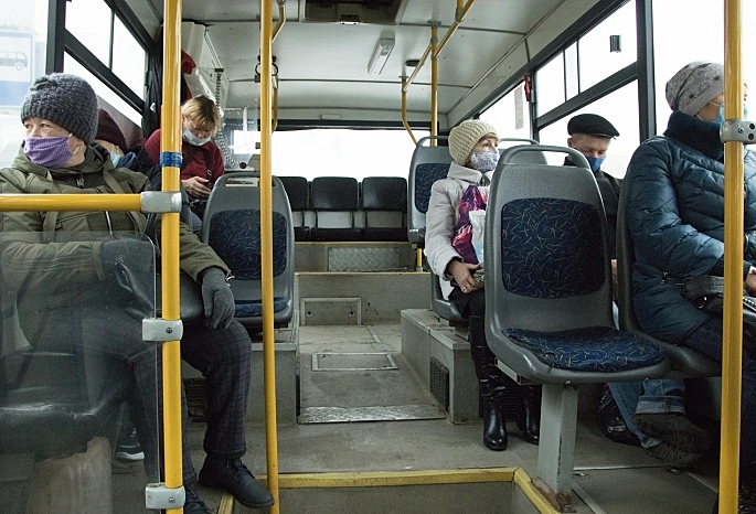 В Омске из-за курящего в салоне кондуктора автобус сняли с маршрута