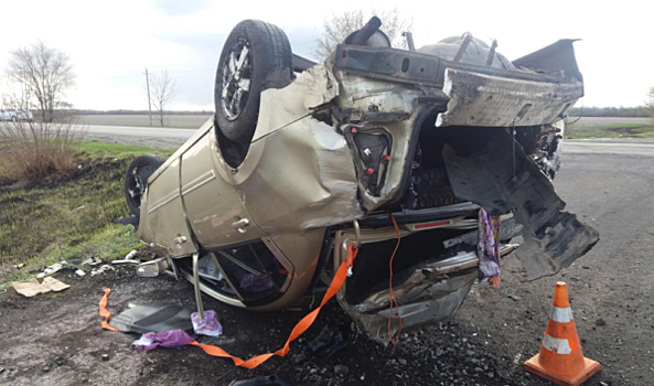 МВД опубликовало фото с места опрокидывания Chery Amulet в кювет в Воронежской области