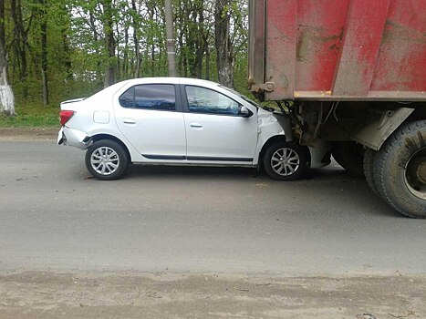 Под Тулой фура смяла пассажирский автобус и сгорела