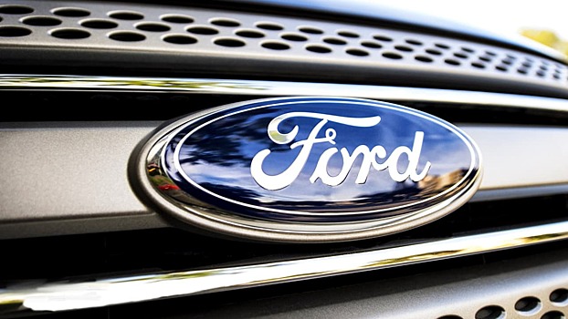 Гендиректор Ford призвал власти США поддержать производство АКБ и строительство зарядок