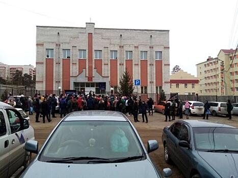 Большая очередь образовалась в экзаменационном отделе ГИБДД в Чите