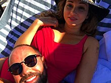 «Опять без мужа»: Анфиса Чехова путешествует по Франции в компании мужчины