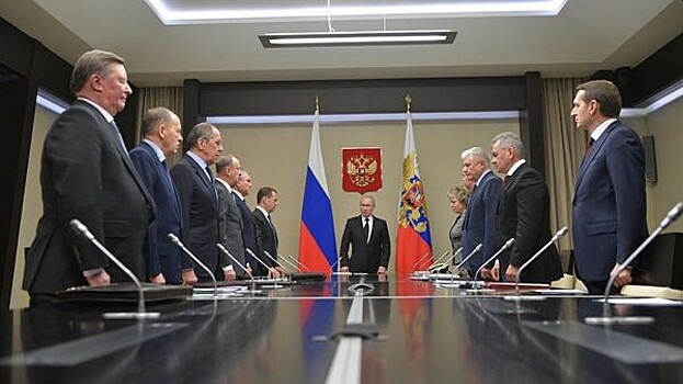 Путин провел совещание с Советом безопасности