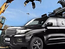 В Сети показали попытку утилизации бронированного Toyota Land Cruiser 200