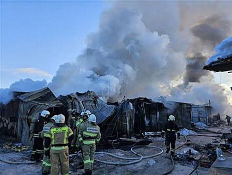Прокуратура начала проверку по факту пожара на Кировском рынке