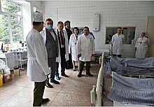 Пообщались с ранеными и передали оборудование: донские депутаты посетили окружной военный госпиталь
