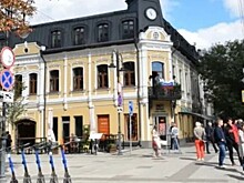 В центре Саратова появились часы с мелодией «Огней так много золотых»