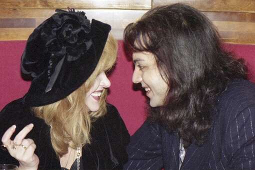 Иеромонах Макарий: Пугачеву можно отлучить от причастия из-за брака с Киркоровым