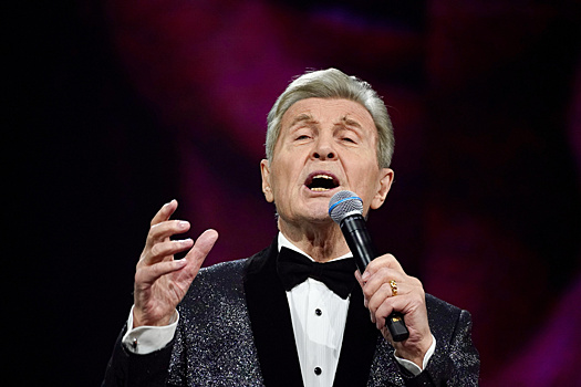 Врач сообщил, что 83-летний Лев Лещенко не способен выходить на сцену