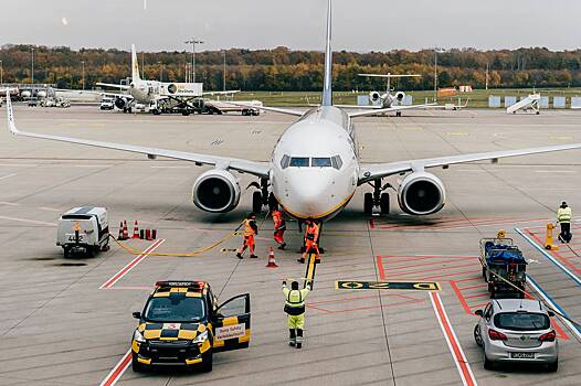 Пассажирка устроила драку на борту и вынудила пилота совершить аварийную посадку в Европе