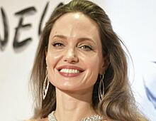 Обнаженная Анджелина Джоли украсила обложку французского глянца