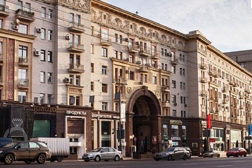 Тверская: какие квартиры продают на главной улице Москвы и за сколько?