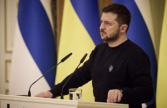 Зеленский предложил продлить военное положение на Украине