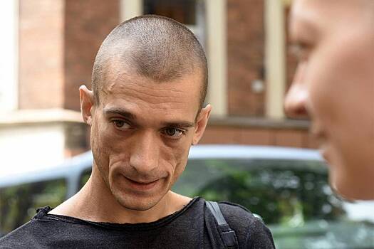 Художника Павленского приговорили к шести месяцам тюрьмы во Франции