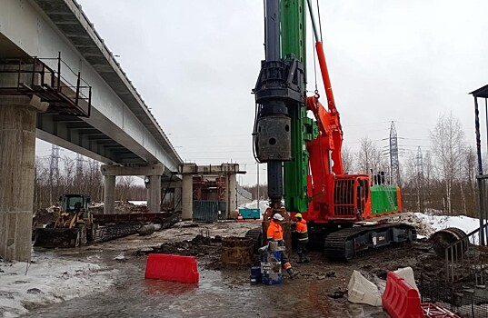 На Петрозаводском шоссе началось сооружение надземного пешеходного перехода