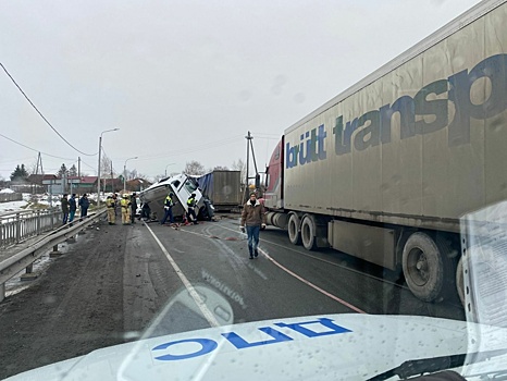 Движение на участке трассы Екатеринбург — Курган закрыли из-за аварии