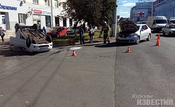 В Курске на Московской площади опрокинулся «Дэу Матиз»
