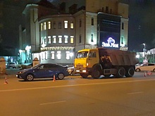 КамАЗ врезался в иномарку в Вологде: есть пострадавшие