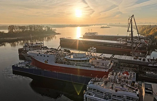 Краболов-процессор завода «Красное Сормово» отправился на достройку в Петербург