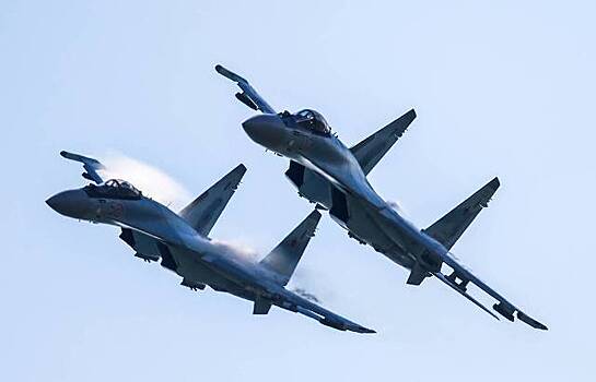 Опубликованы кадры дозаправки в воздухе Су-35С и Су-30СМ