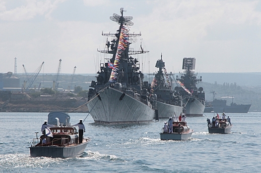 Черноморский флот начал слежение за кораблями НАТО