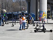 В мэрии Казани назвали неприемлемым хаотичное расставление самокатов по городу