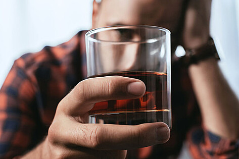 Психологи описали подростков, склонных к алкоголизму