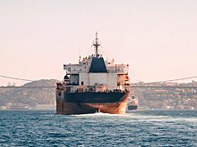 Движение судов через Босфор остановлено из-за поломки сухогруза