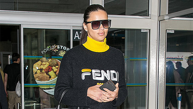 В чем путешествуют супермодели: Адриана Лима в кожаных брюках в аэропорту Ниццы