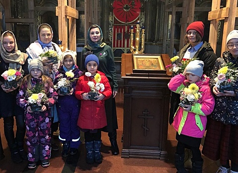 Ученицы Вороновской Воскресной школы посетили урок флористики
