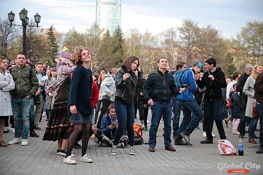 ​Партия владельца Faberlic на Среднем Урале в преддверии выборов «вербует» подростков в «политический лагерь»