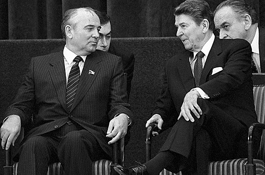 «Давайте дружить!»: зачем США создали на Западе культ Горбачева