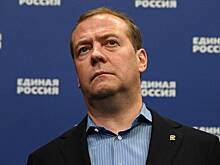 Медведев посетил завод по производству танков и наградил коллектив