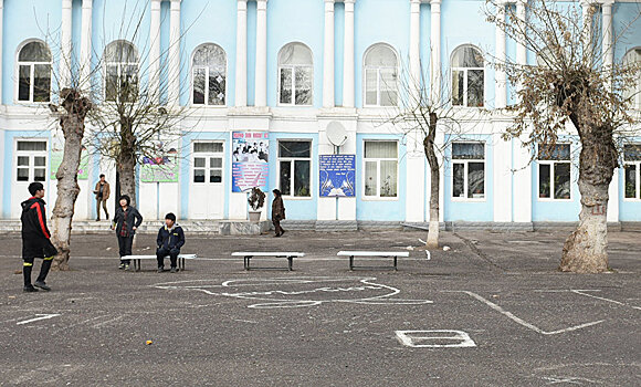 В Таджикистане за два года планируют построить более 100 новых школ