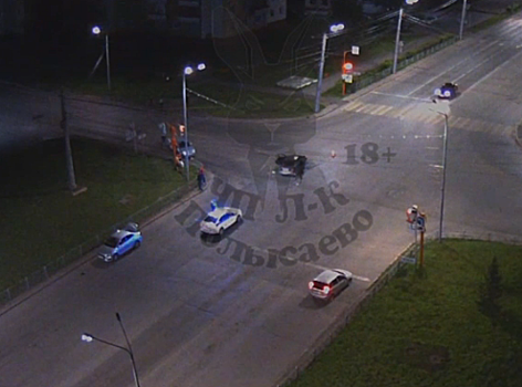 Легковушки столкнулись на оживленном перекрестке в кузбасском городе