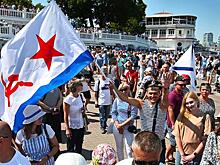 Море народа на берегах Севастопольской бухты