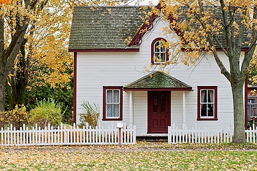 ВС РФ обязал при сносе самовольных построек решать судьбу людей, живущих в них