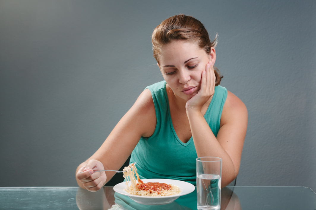 Боли в животе слабость жажда. Потеря аппетита. Снижение аппетита. Отсутствие еды. Отказаться от пищи.
