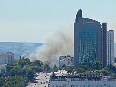 Очевидцы сняли на камеру пожар в центре Уфы