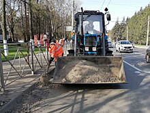 Дороги в Курске убирают 57 рабочих и 44 единицы техники