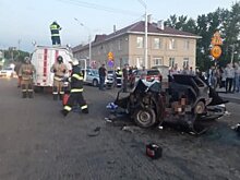Жесткое ДТП в Уфе: один из автомобилей разворотило после столкновения (ВИДЕО)